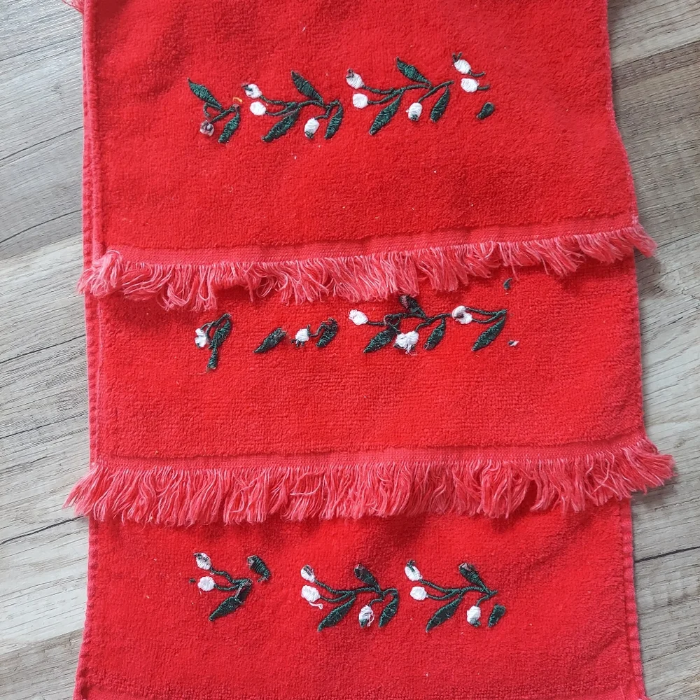 70s 80s Vintage Holiday Hand Towels Christmas Tree Santa Holly Mistletoe